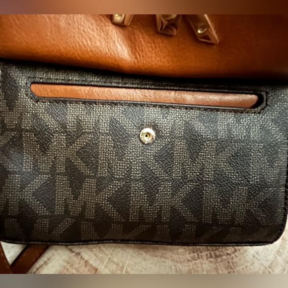 Authentic Michael Kors Florence Crossbody Purse. Never Used. - Picture 5 of 16